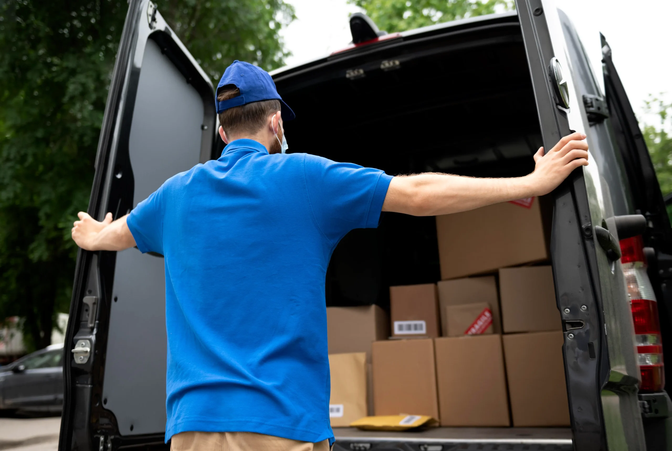 moving delivery man for long distance